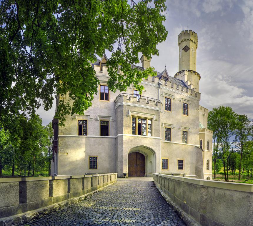 Zamek Karpniki Schloss Fischbach Lomnica  Extérieur photo